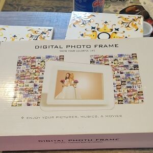 Digital Photo Frame with Remote Control/New In Box W Everything U Need